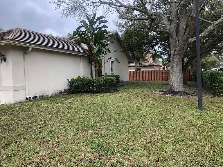 4703 NW 75th Pl — Photo 12