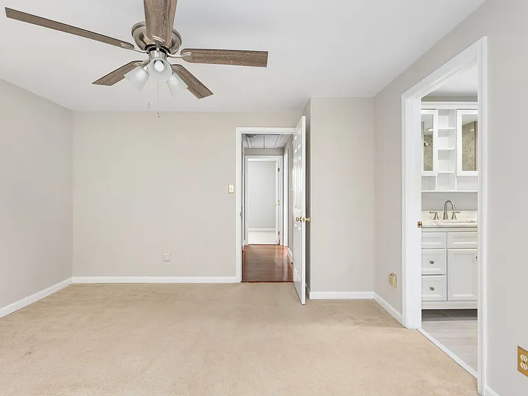 12894 Effingham Ct — Photo 21