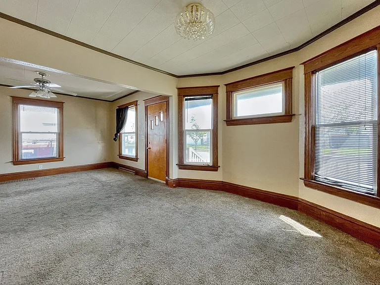 1116 Yout St — Photo 2