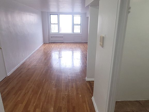 3rd image of 2170 University Ave #R6