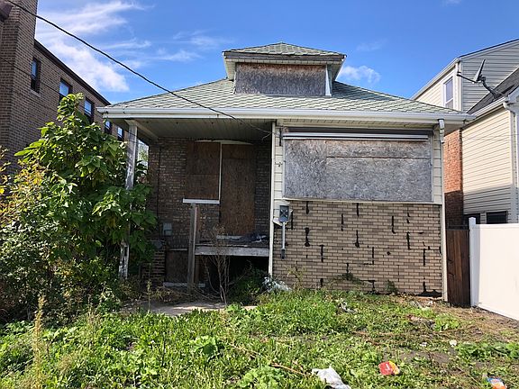 3rd image of 5953 S Artesian Ave