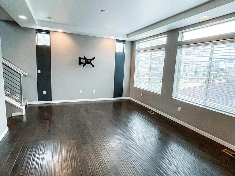 4456 Elegant St — Photo 3