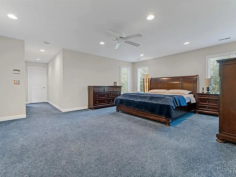 9123 E Kemper Rd — Photo 26