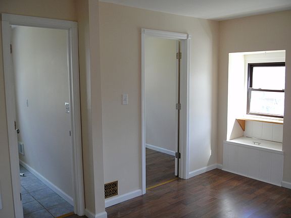 5th image of 18 Leonard Dr