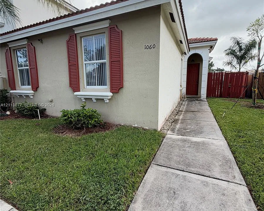 1060 NE 42nd Ter