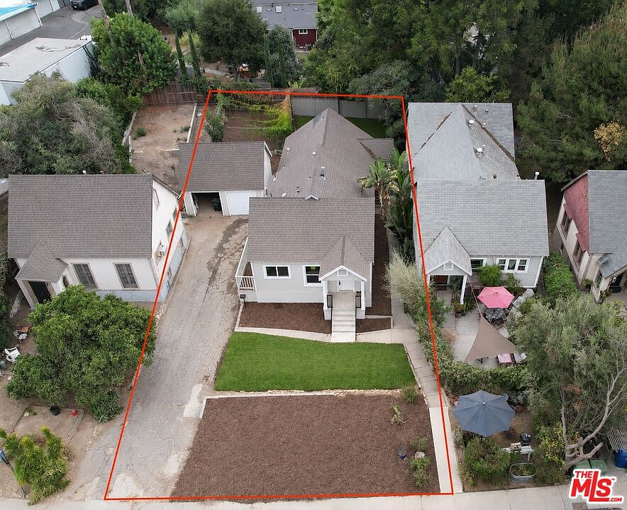 1st image of 2626 Crestmoore Pl