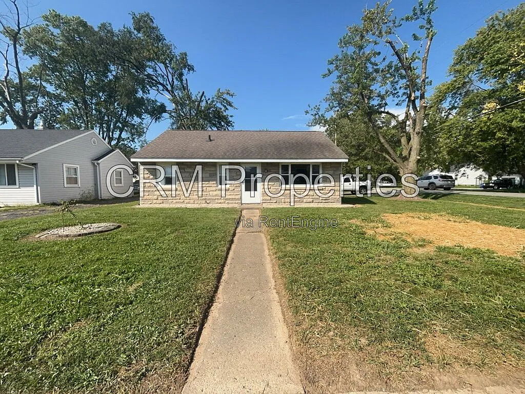 4 bed, 1.0 bath, 975 sqft, $1,200 — Photo 1