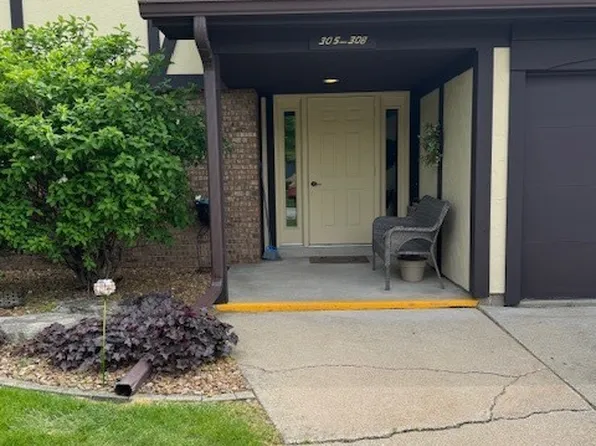 307 Carol Ct #D1, Pontiac, IL 61764