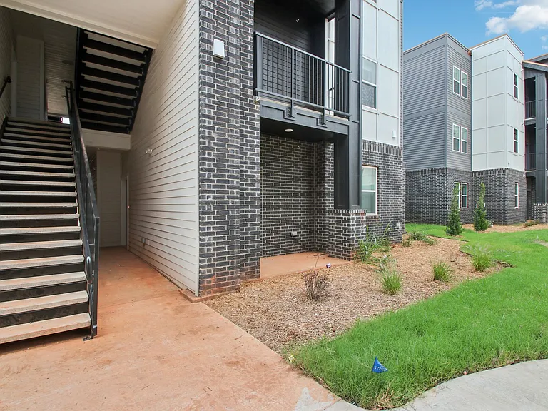 Portland Place Apartments — Photo 76