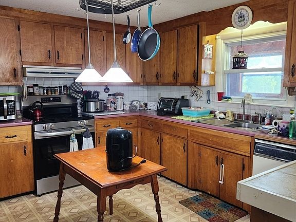 2nd image of 133 Woodlawn Rd