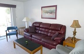 5th image of 914 S Colonial Ct