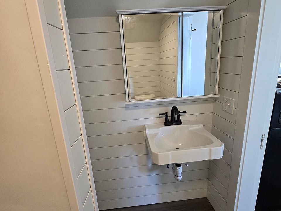 Mirrored vanity cabinet