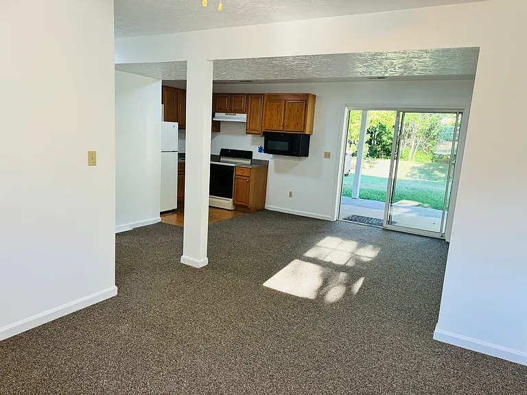 1675 Park Lawn Dr — Photo 7