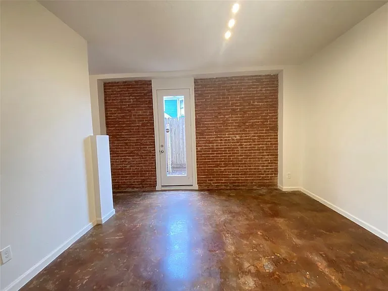 1112 Lawrence St #7 — Photo 11