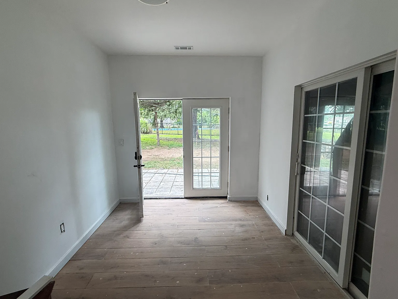 2 bed, 1100 sqft, $1,990 — Photo 2