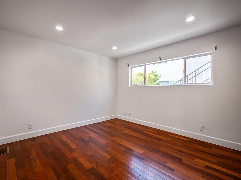1380 W 9th St — Photo 39