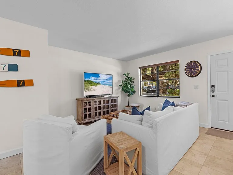 831 Camelia Ln #4 — Photo 6