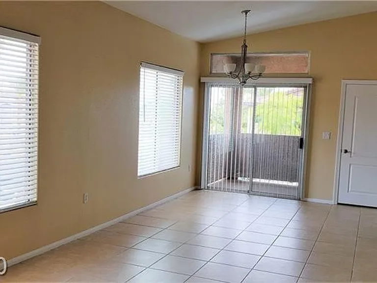 2305 W Horizon Ridge Pkwy #3923 — Photo 5