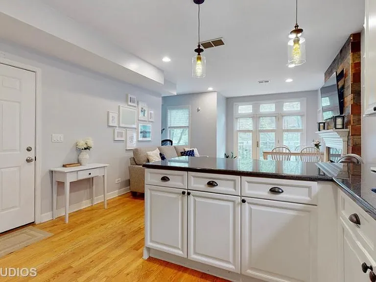 2855 N Damen Ave #2 — Photo 7