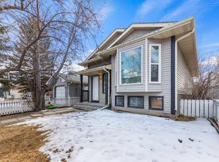 15 N Erin Green Way SE, Calgary, AB T2B 3C2
