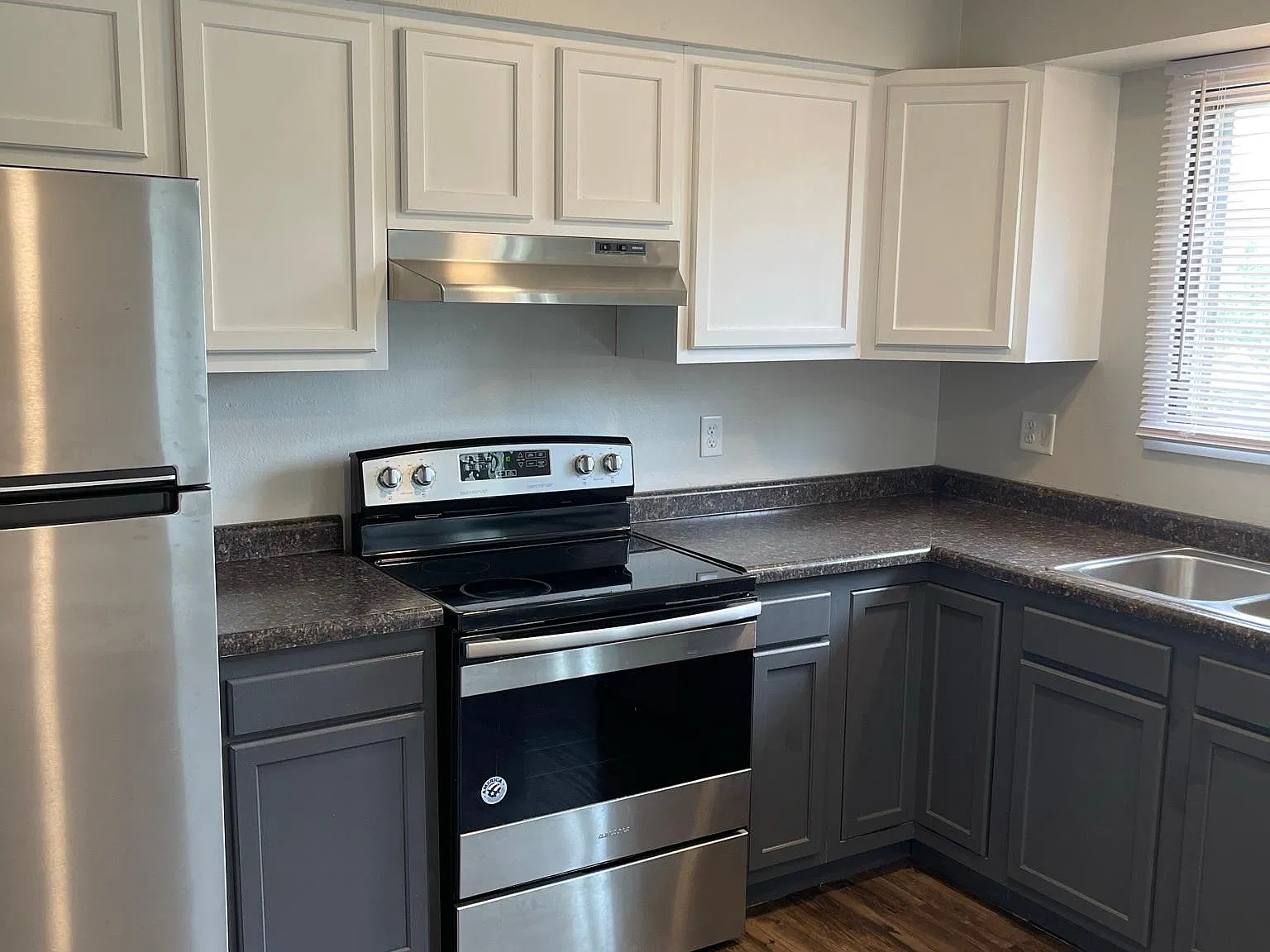 3 bed, $2,373 — Photo 3