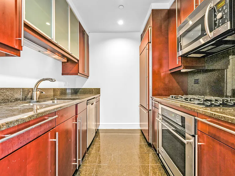240 Riverside Blvd #80 — Photo 14