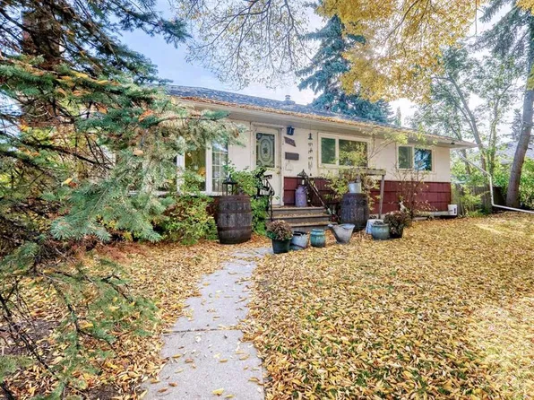1936 W 45th St SW, Calgary, AB T3E 3S7
