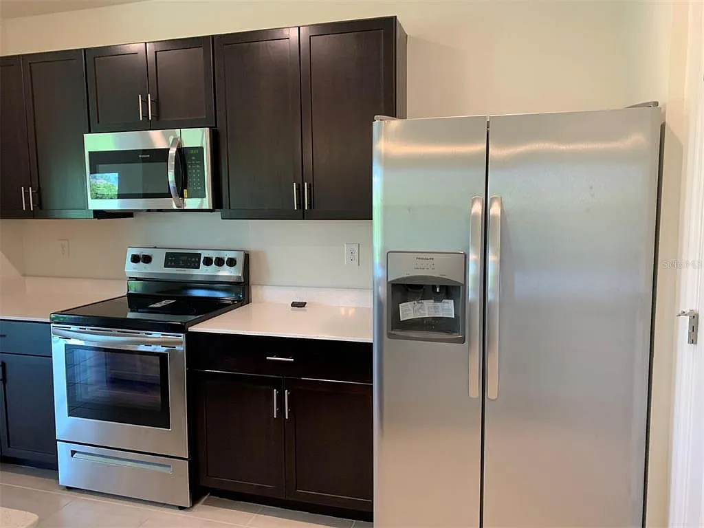 3 bed, 2.0 bath, 1690 sqft, $1,850 — Photo 2