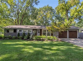 7636 Tomahawk Rd, Prairie Village, KS 66208