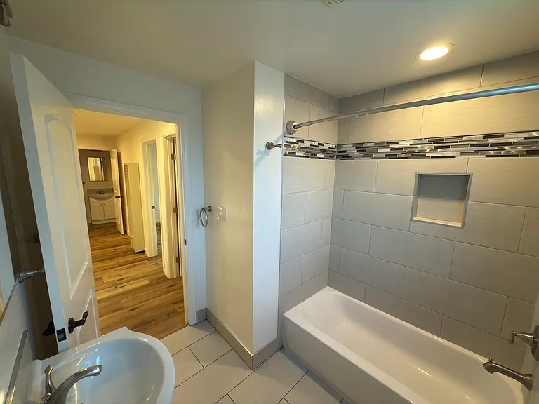 3121 E Theresa St #2 — Photo 10
