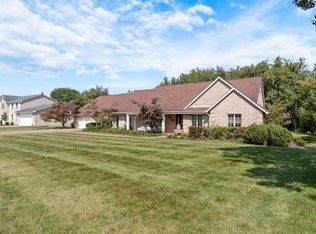 18 Timbercrest Cir, Cecil, PA 15321