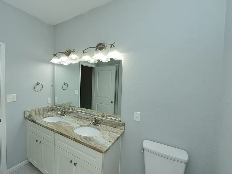 4219 Helen St — Photo 15