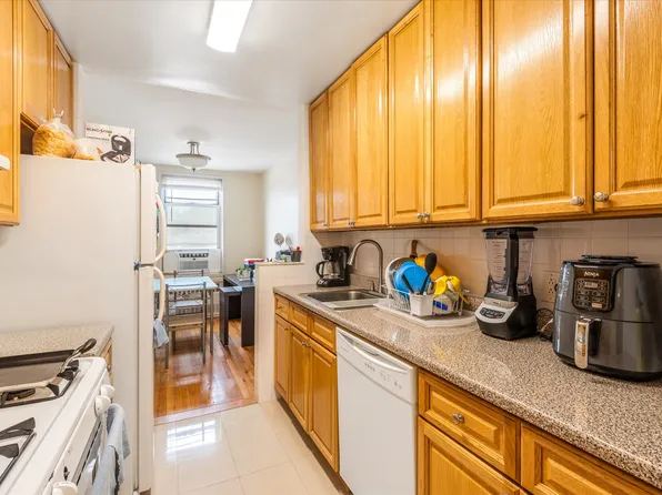 60-11 Broadway image 11 of 16