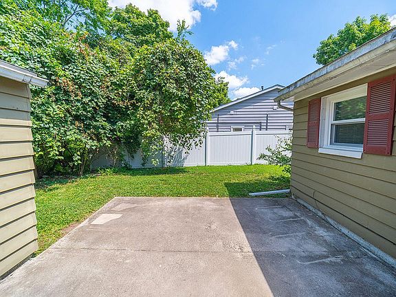 3rd image of 2478 Ferris Park Dr N