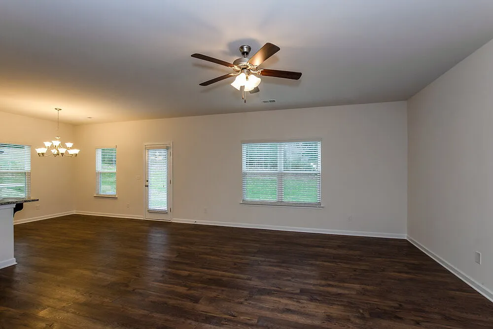 4 bed, 2.5 bath, 1958 sqft, $2,515 — Photo 4