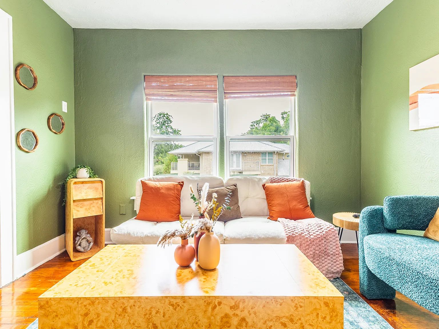 1 bed, 700 sqft, $2,350 — Photo 1