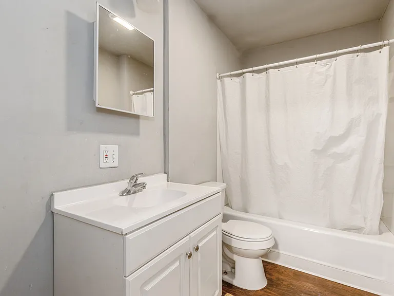 525-527 Penn St #1A — Photo 11