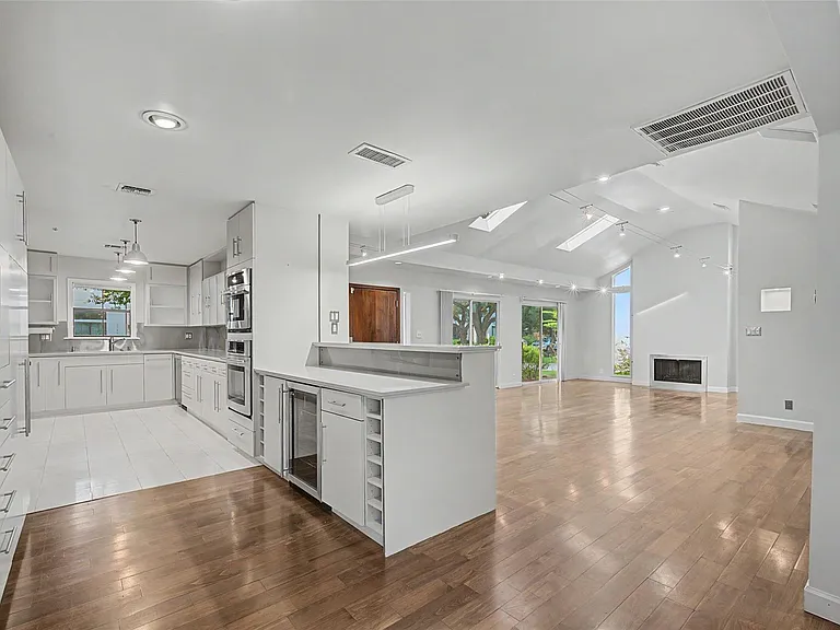 2723 Nottingham St — Photo 14