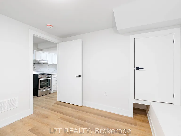 627 Crawford St #D — Photo 8