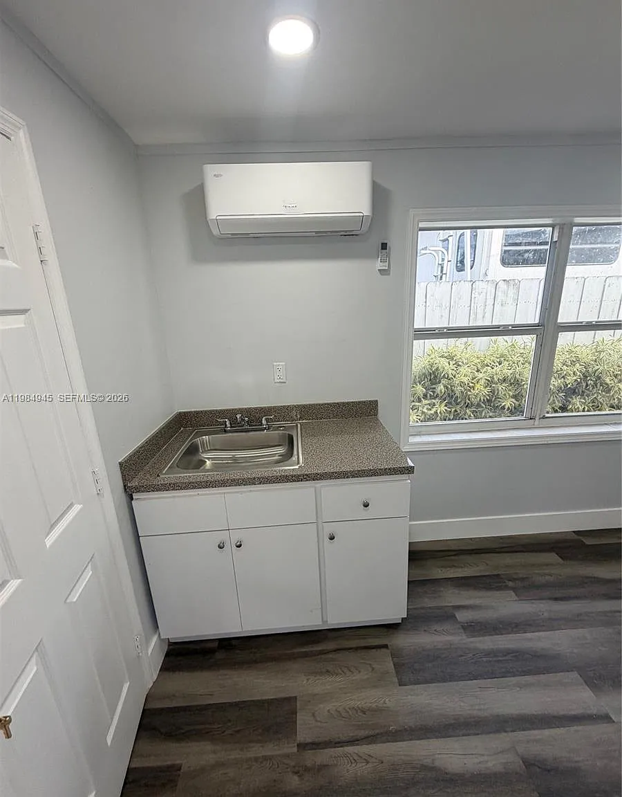 Collier Estates 1st Add — Photo 3