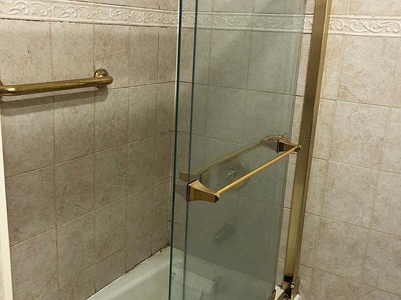 5th image of 2042 Bergen Ave #2