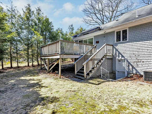 3rd image of 40 Hastings Avenue