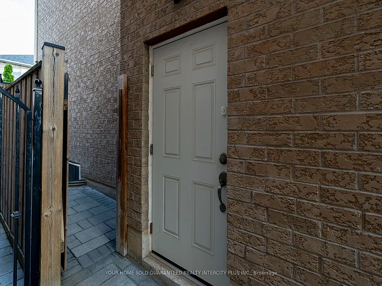 7 Storica Dr #BASEMENT — Photo 2