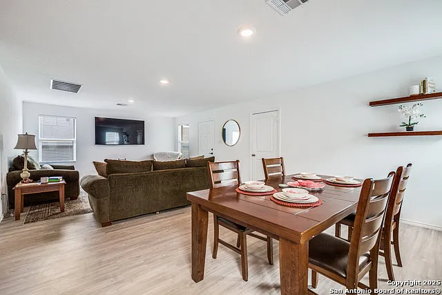 3 bed, 2.0 bath, 1440 sqft, $1,699 — Photo 3