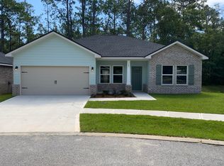 147 Laurel Oaks Dr, Freeport, FL 32439