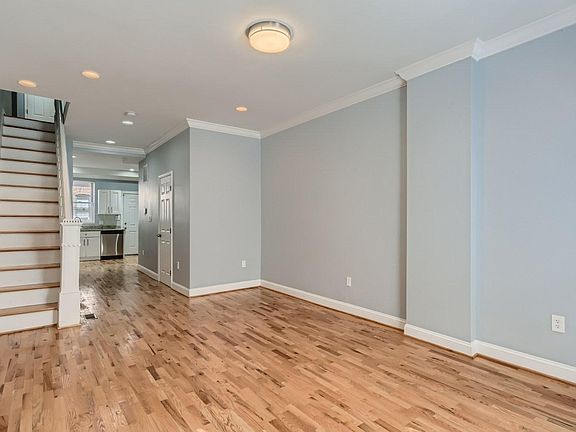 4th image of 2426 Ashland Ave