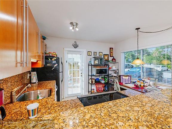 2nd image of 1424 Holly Heights Dr APT 1