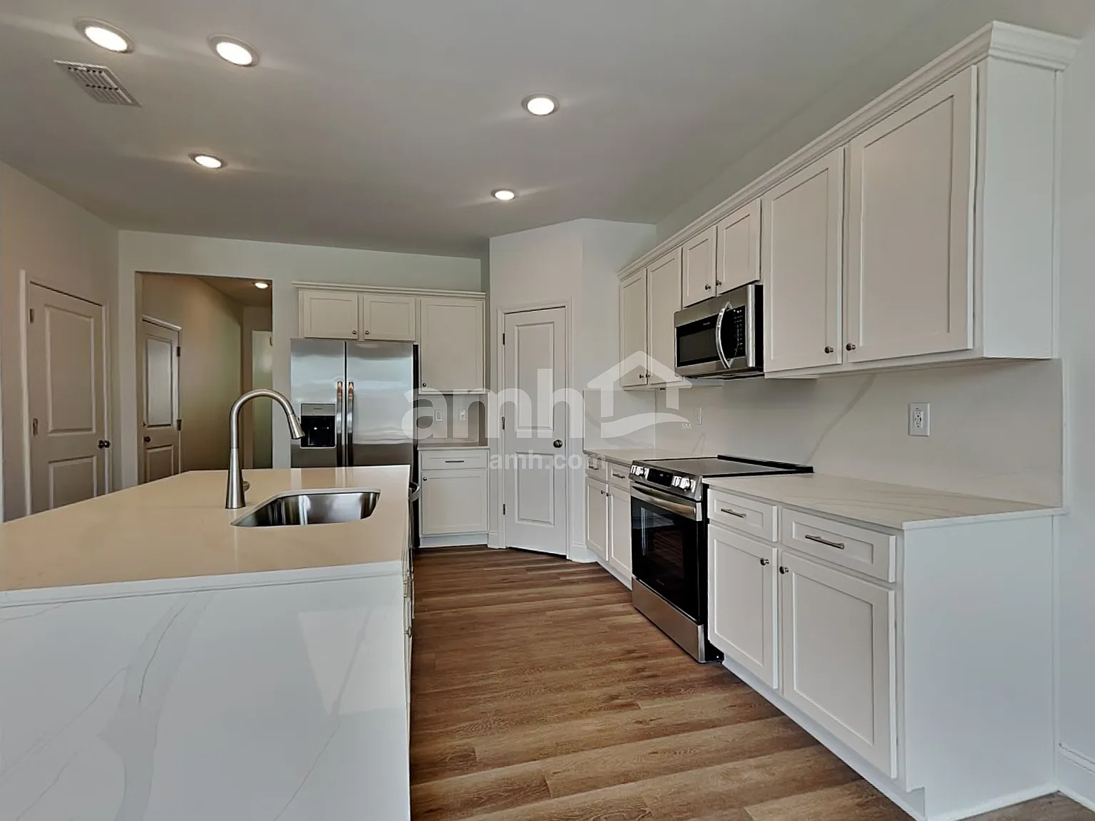 5 bed, 3.5 bath, 2969 sqft, $3,015 — Photo 3