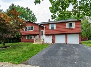 13 Wordsworth Ln, Phillipsburg, NJ 08865