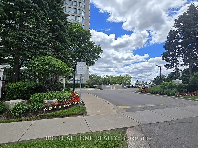 550 Webb Dr #914 — Photo 49